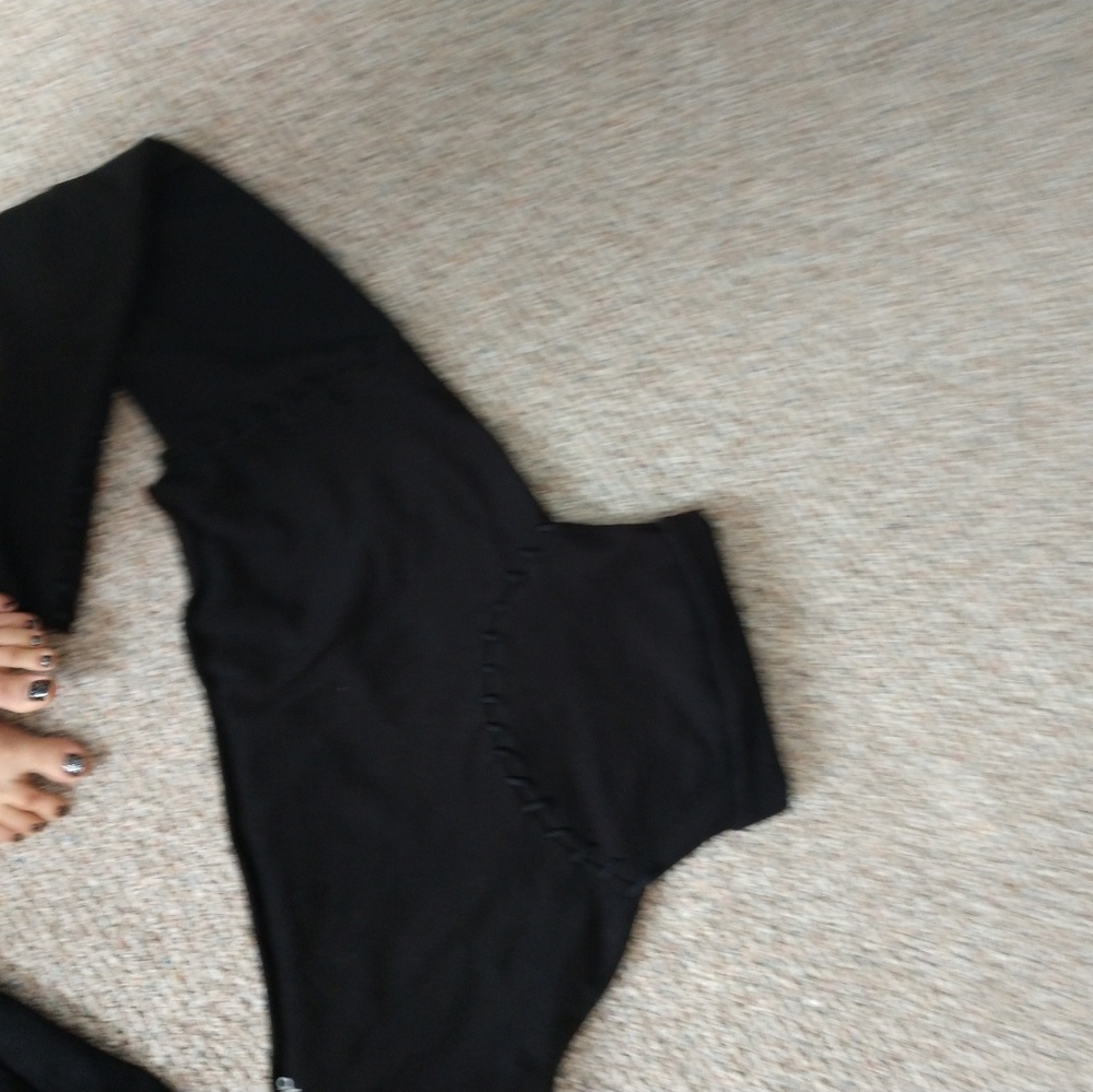 *SOLD*Alo cropped turtleneck sweat shirt M - Picture 4 of 8